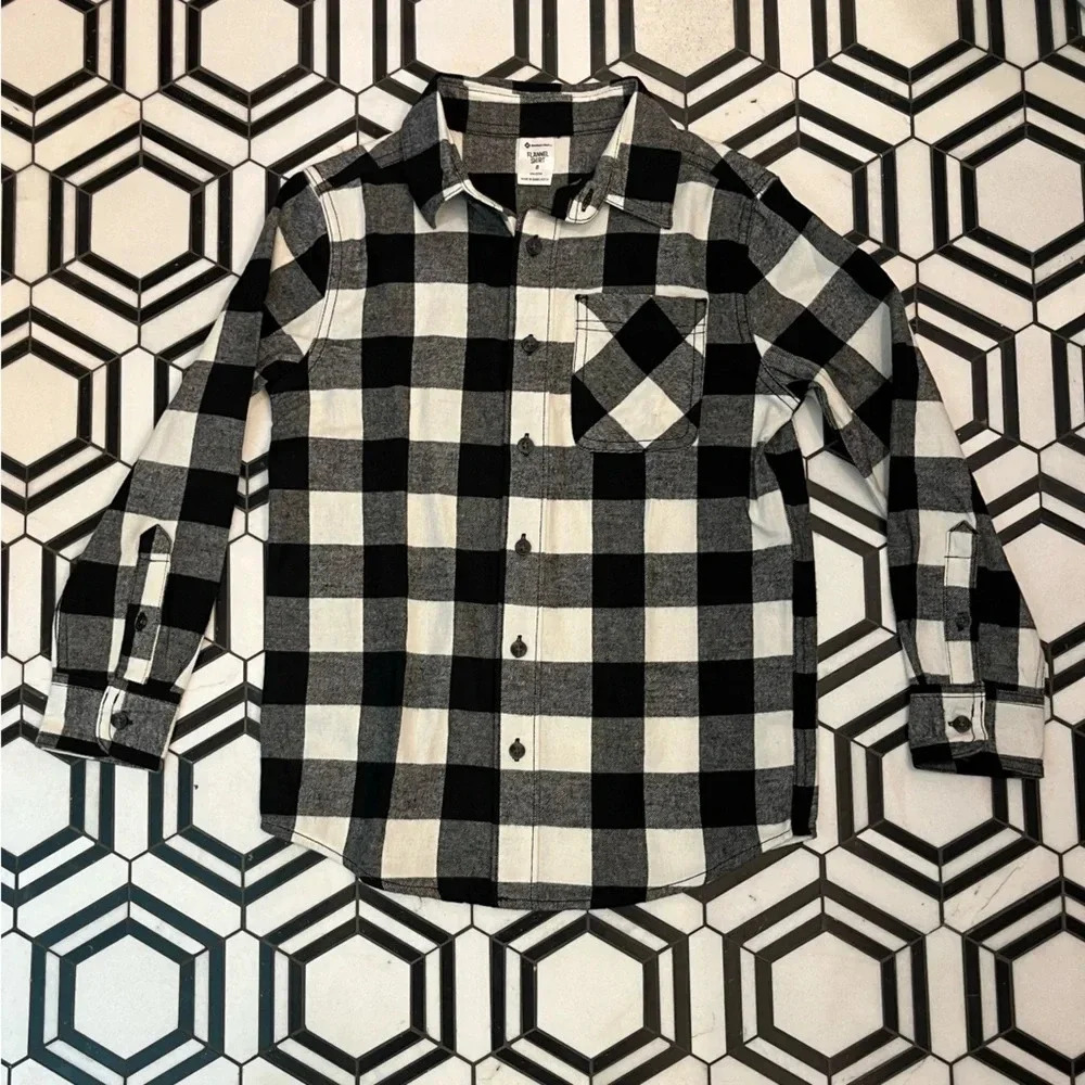 Members Mark size 8 black and white plaid flannel shirt